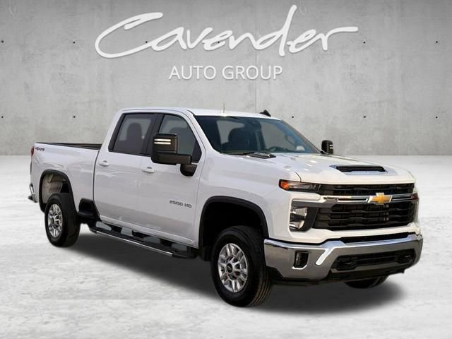 Used 2025 Chevrolet Silverado 2500 LT w/ Convenience Package AWD/4WD image 2