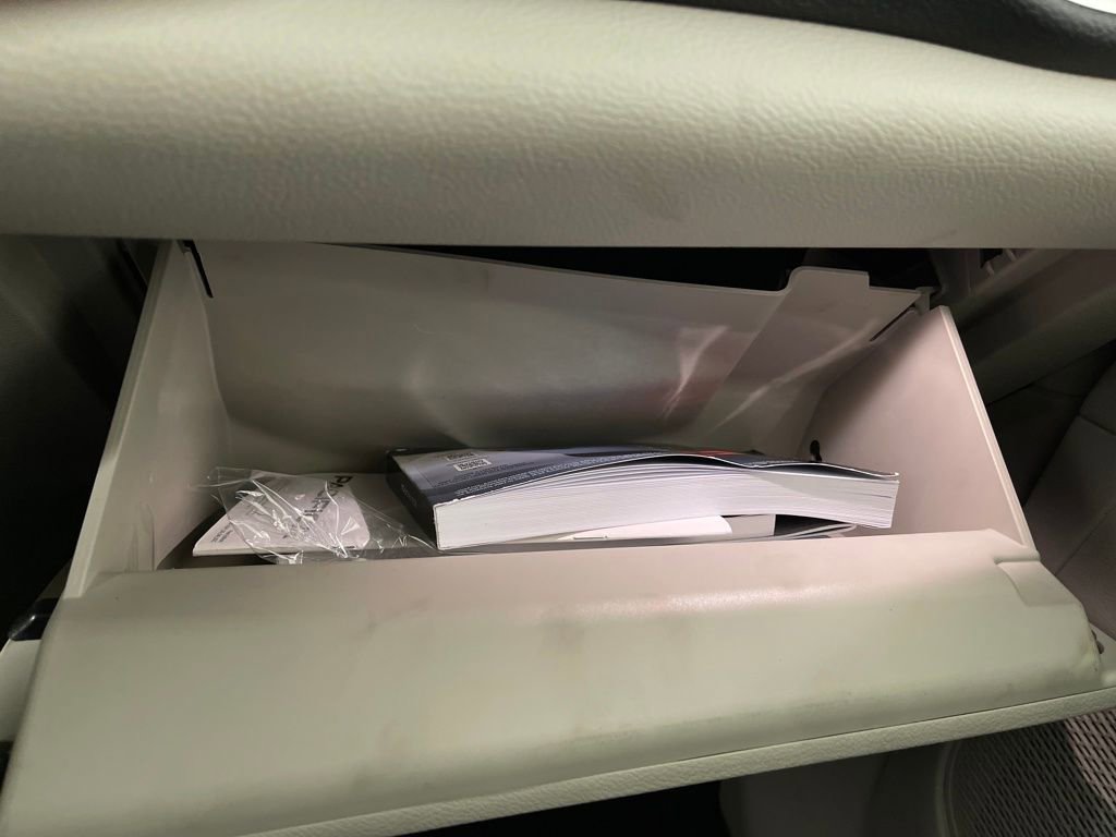 Used 2024 Chrysler Pacifica Touring-L image 25