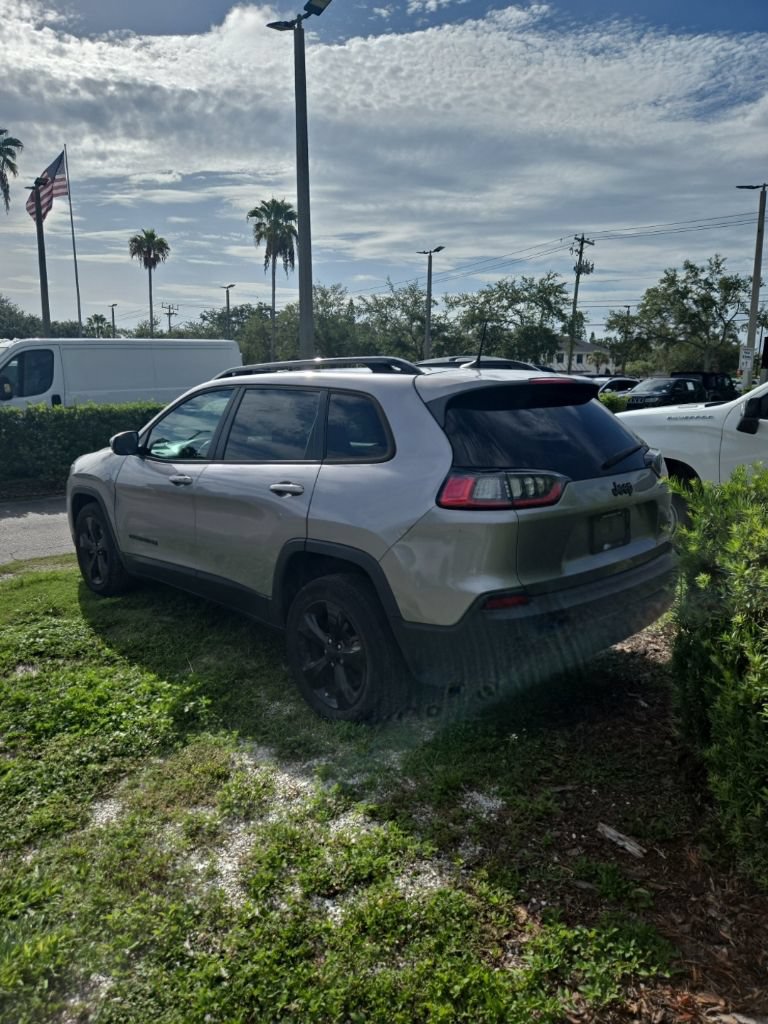 Used 2021 Jeep Cherokee Latitude Plus FWD image 3