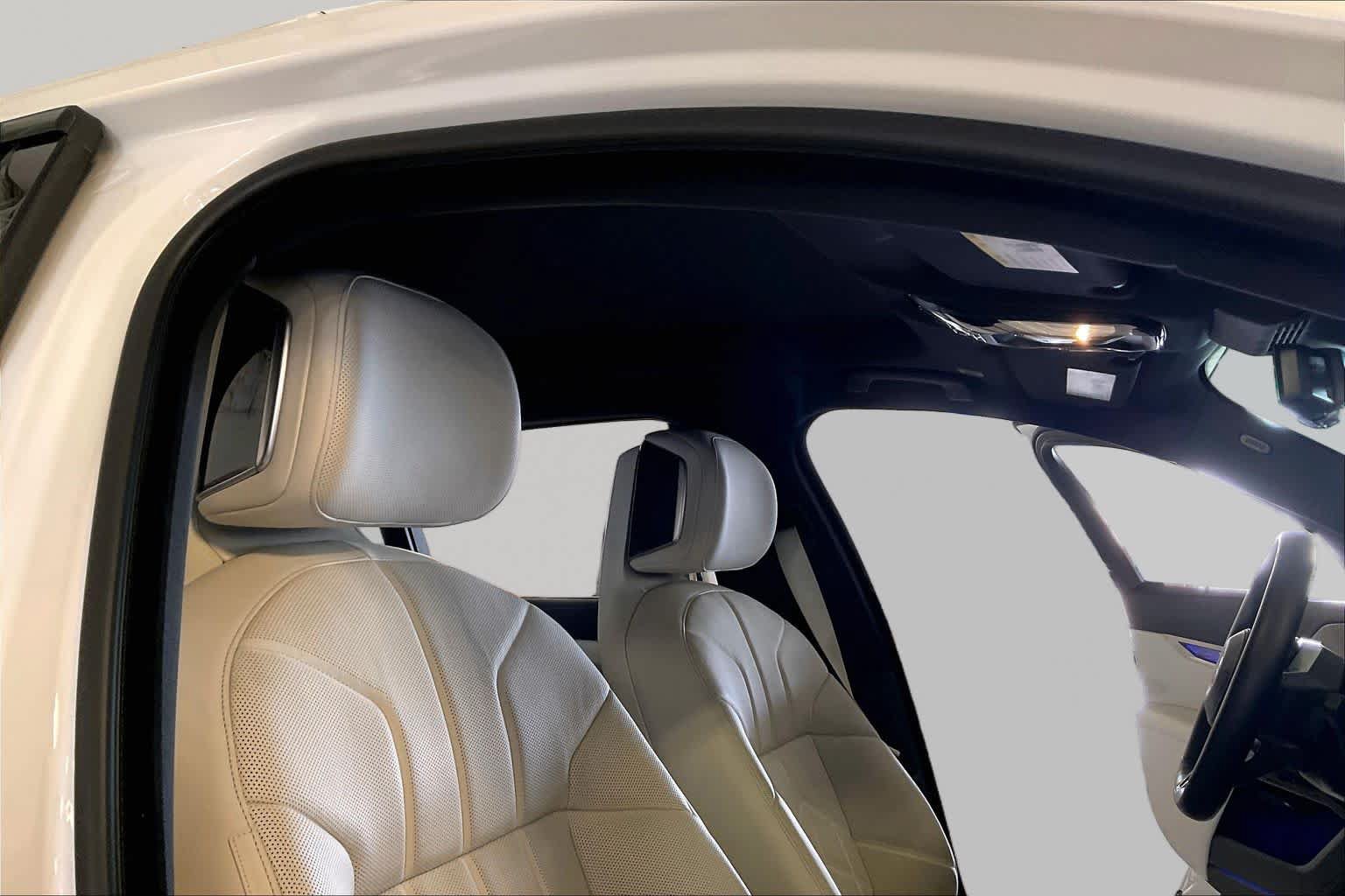 Used 2024 BMW i7 eDrive50 w/ M Sport Package RWD image 13