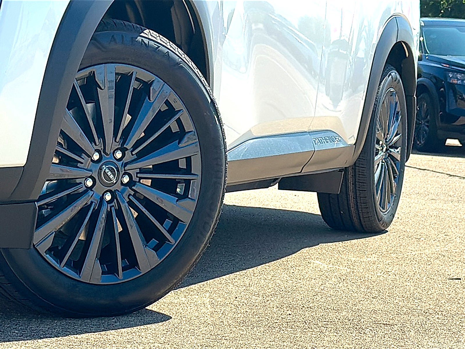 New 2026 Nissan Pathfinder SL w/ SL Premium Package FWD image 3
