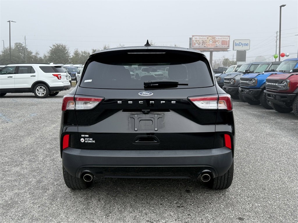 Used 2022 Ford Escape SE w/ SE Sport Appearance Package image 6