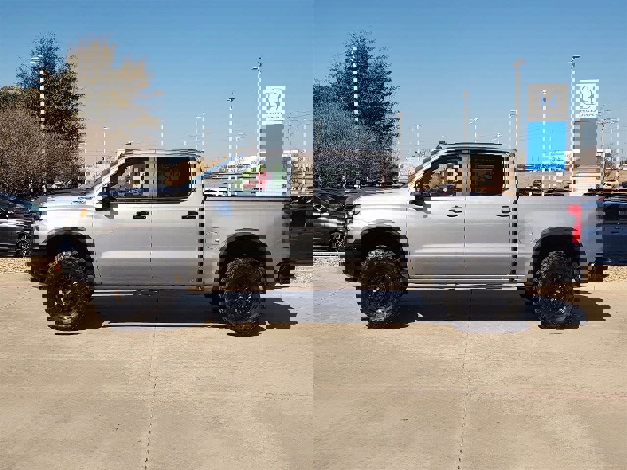 Used 2023 Chevrolet Silverado 1500 ZR2 w/ Technology Package image 4