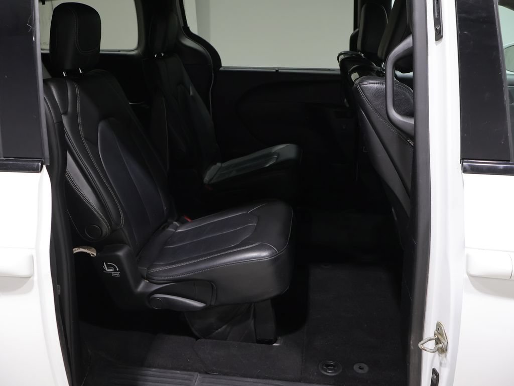 Used 2019 Chrysler Pacifica Touring-L Plus w/ S Appearance Package FWD image 20