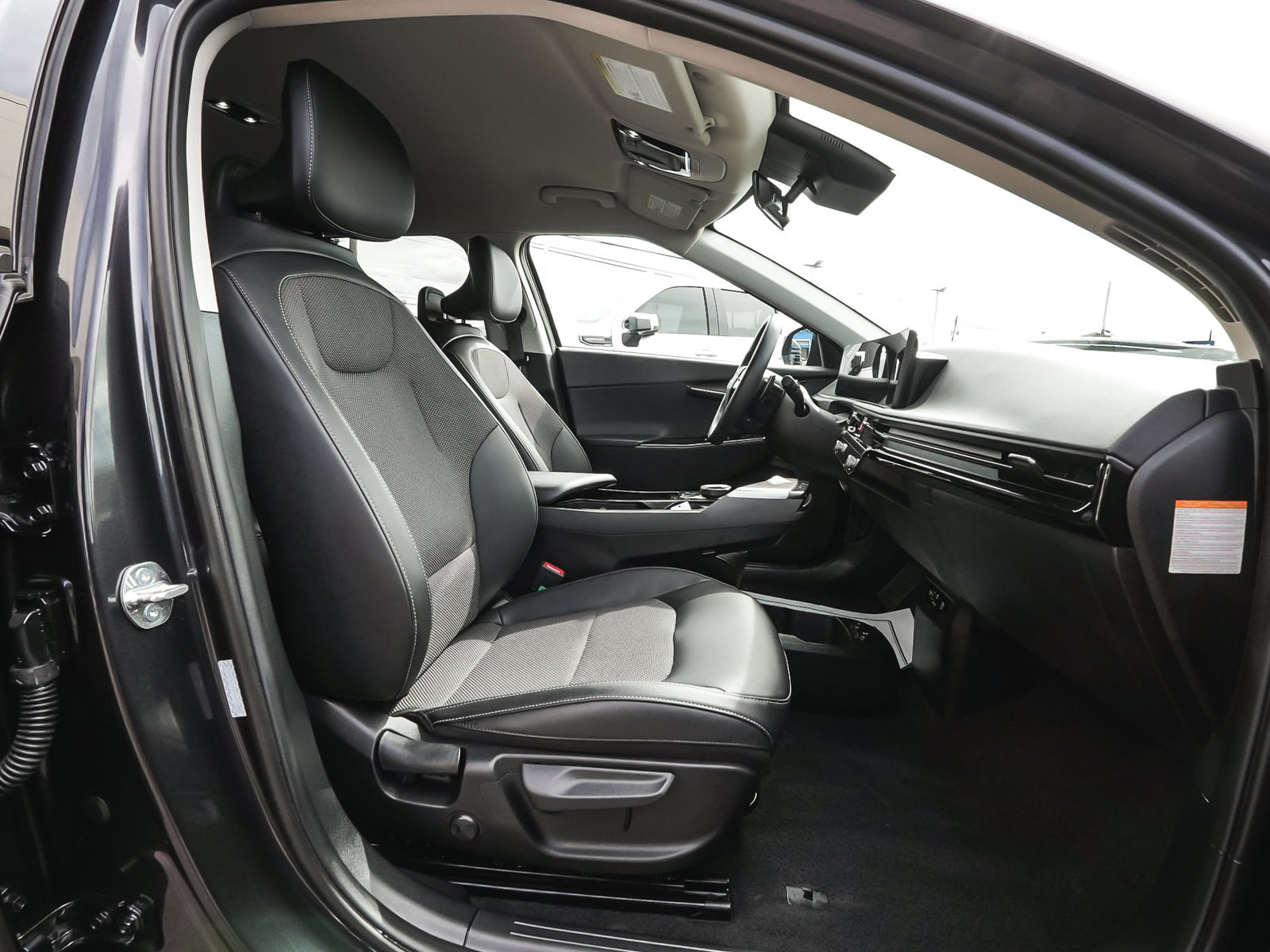 Used 2025 Kia EV6 Light w/ Light LR Technology Package AWD/4WD image 38