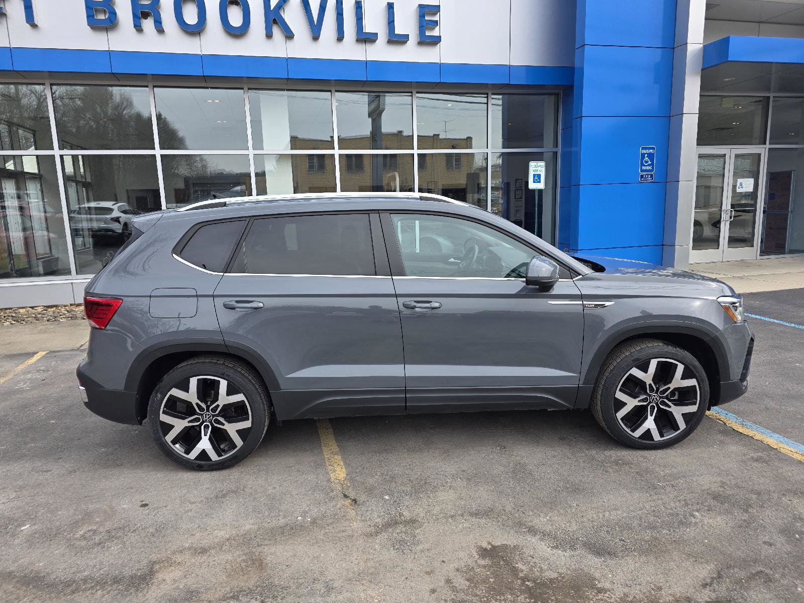 Used 2022 Volkswagen Taos SEL image 9