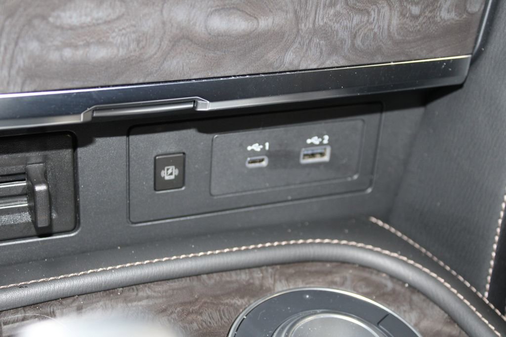 Used 2024 Nissan Armada Platinum w/ Captain's Chairs Package image 50