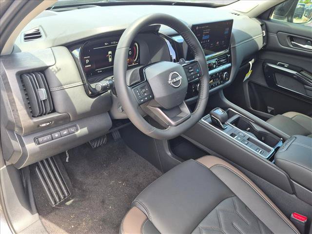 New 2026 Nissan Pathfinder Platinum FWD image 3