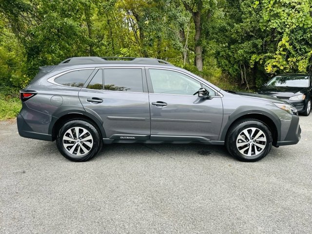 Used 2025 Subaru Outback Premium image 4
