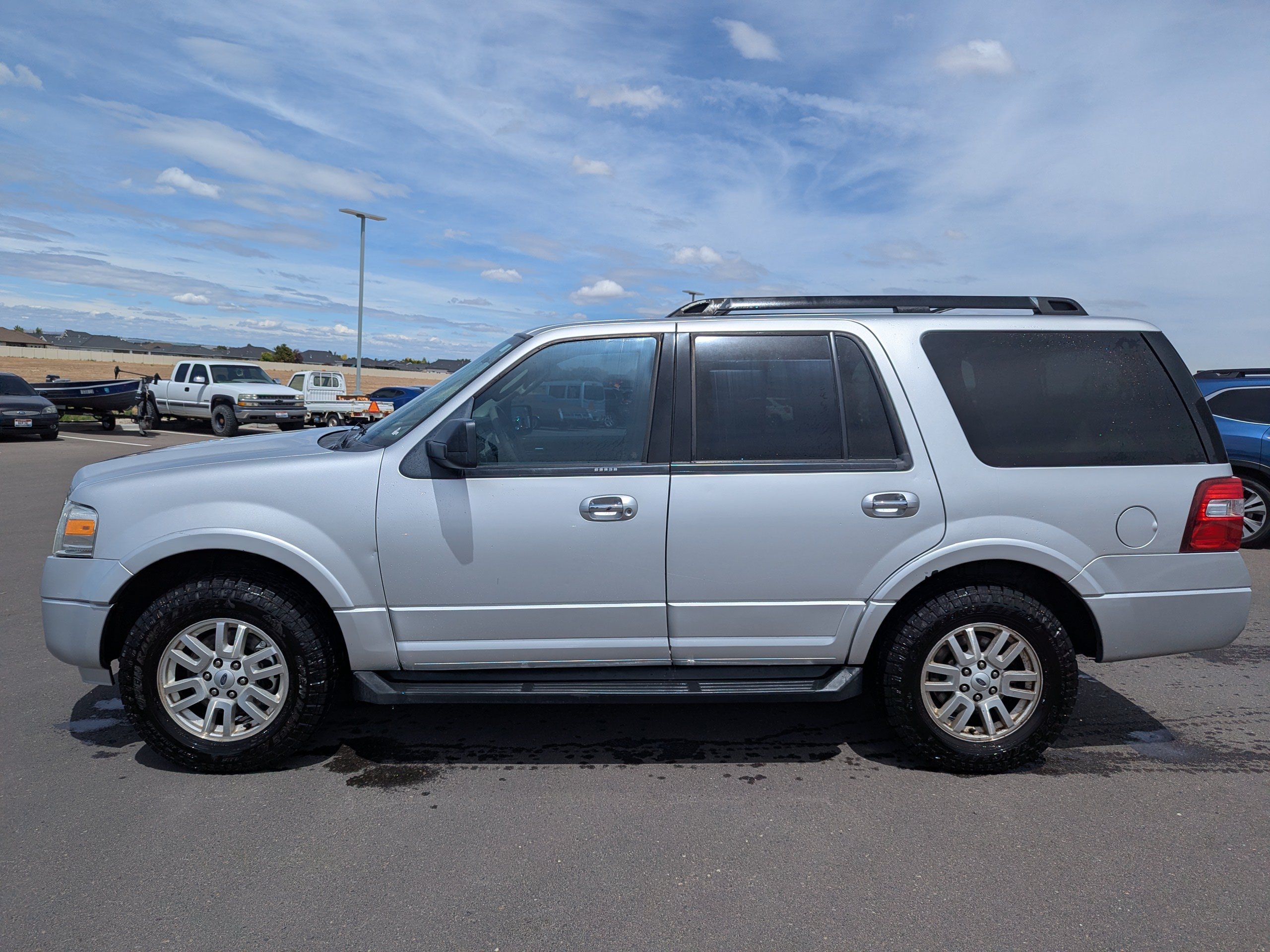 Used 2014 Ford Expedition XLT RWD image 3
