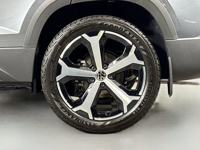 New 2026 Volkswagen Taos SEL image 32