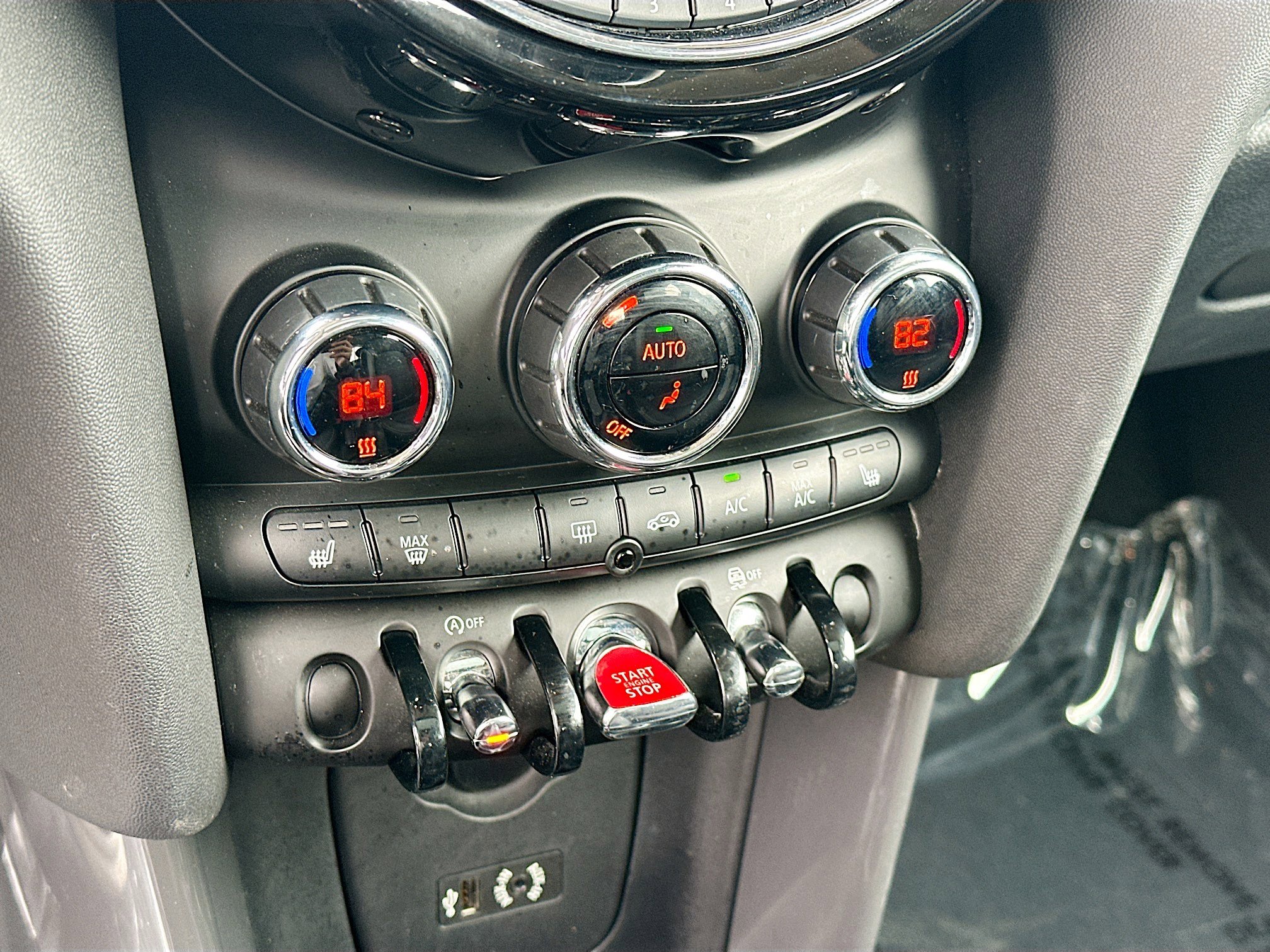 Used 2018 MINI Cooper 2-Door Hardtop image 15