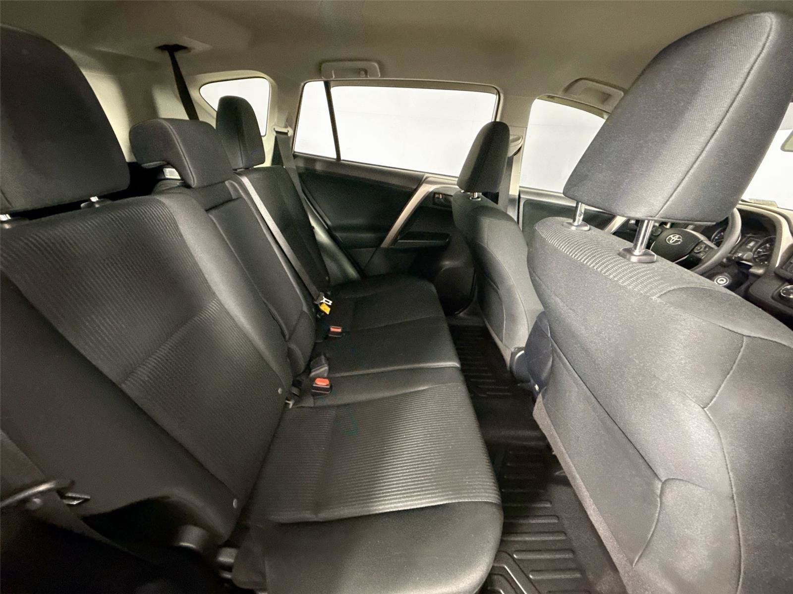 Used 2018 Toyota RAV4 LE FWD image 52