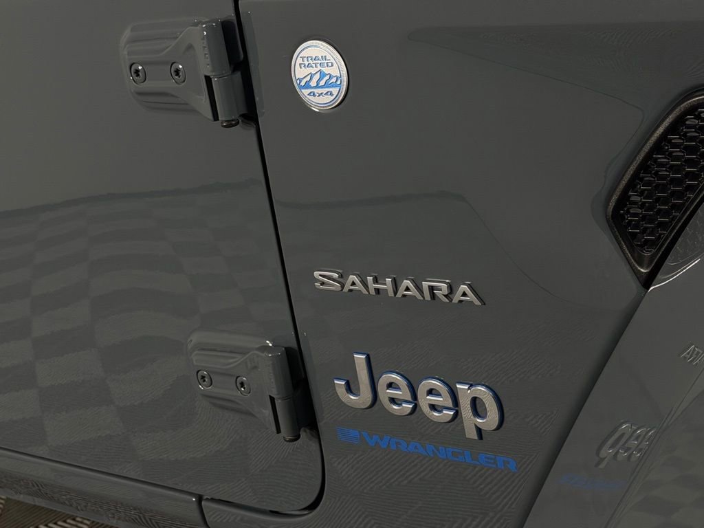 Used 2024 Jeep Wrangler Unlimited Sahara w/ Technology Group AWD/4WD image 6
