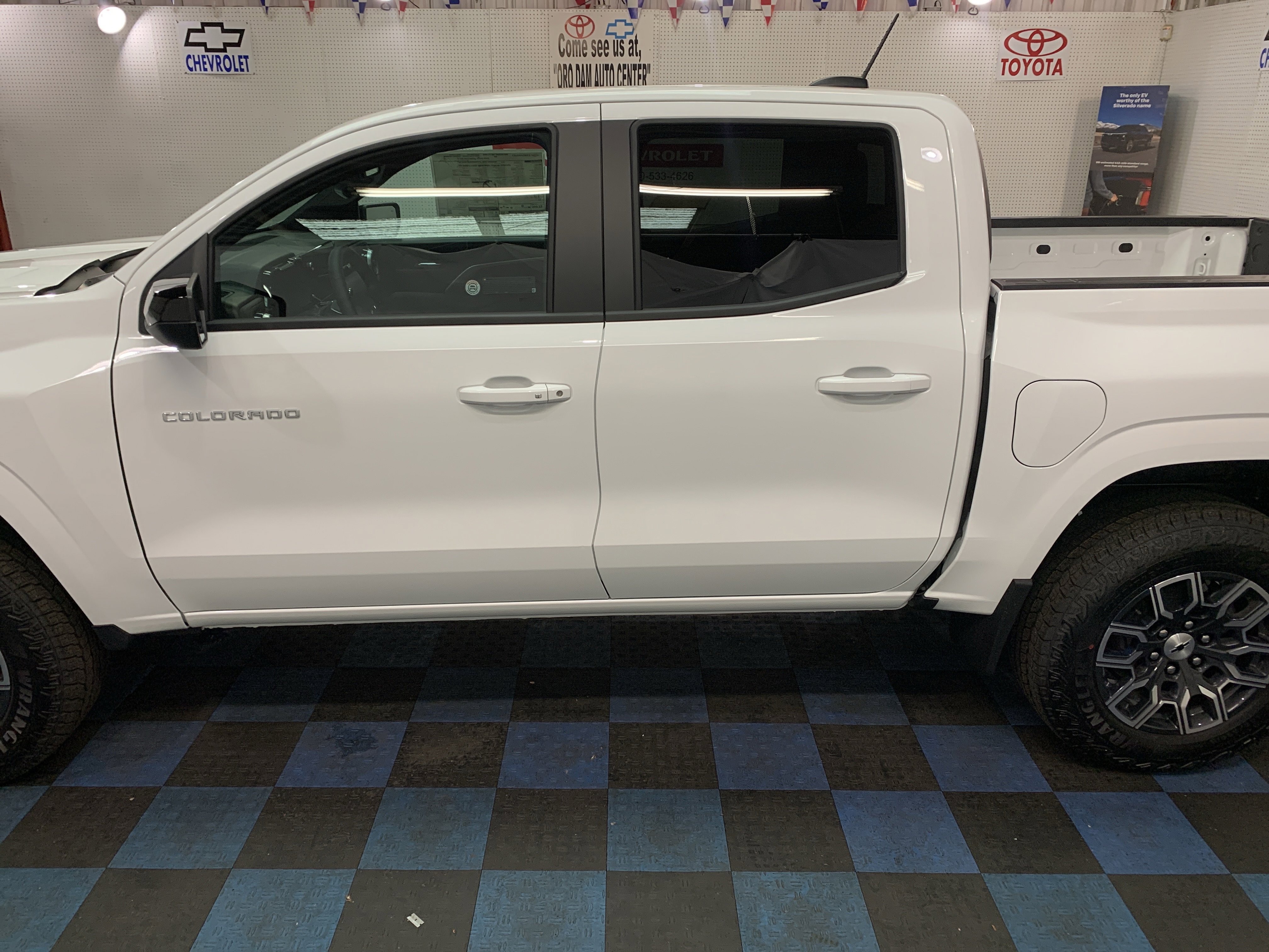 New 2026 Chevrolet Colorado Z71 w/ Z71 Convenience Package 2 AWD/4WD image 2