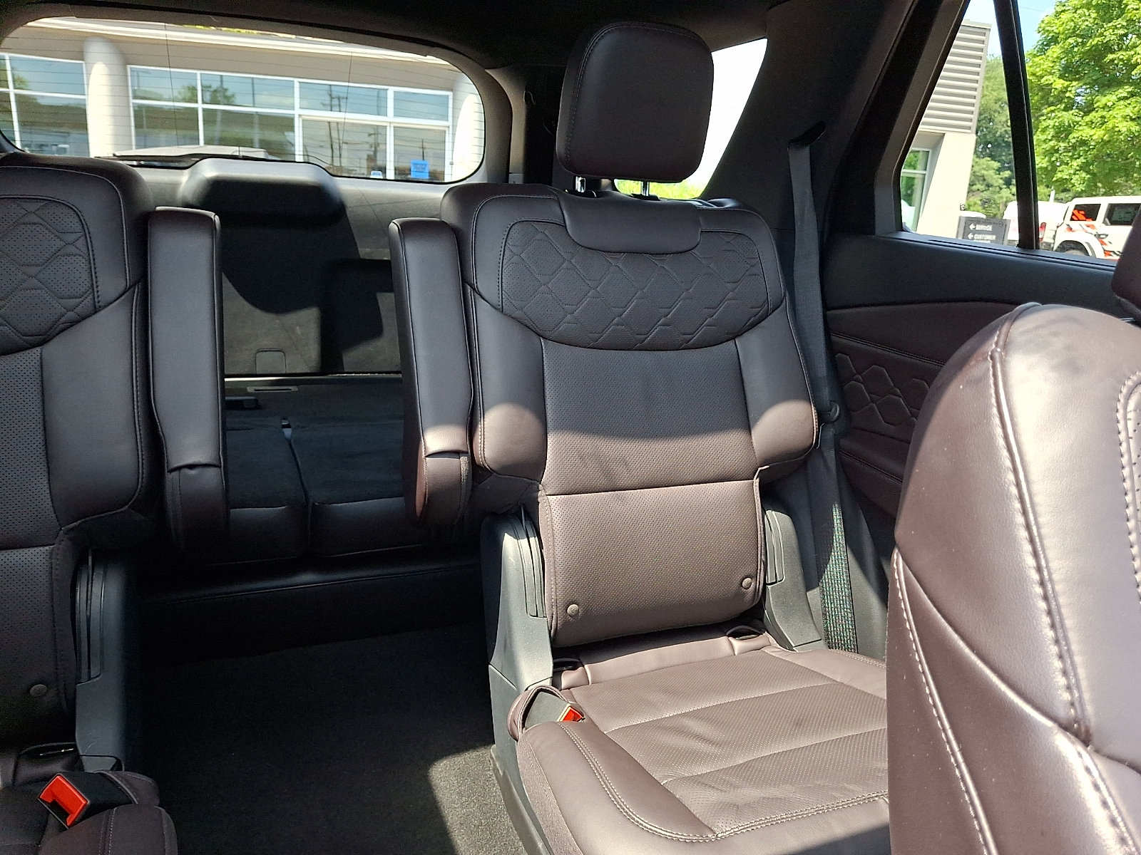 Certified 2025 Ford Explorer Platinum w/ LUX Leather Package AWD/4WD image 19