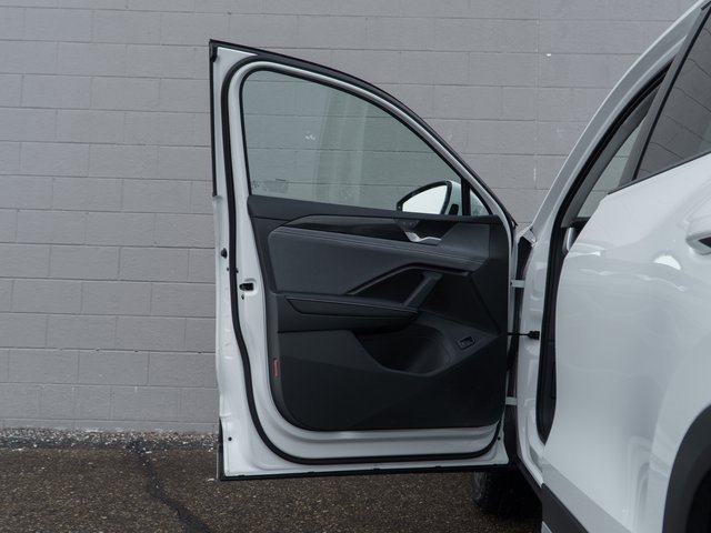 Used 2025 Volkswagen Tiguan SE w/ Panoramic Sunroof Package image 15