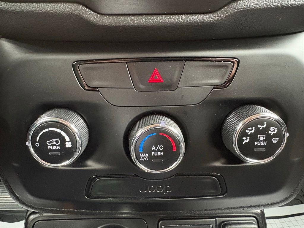 Used 2019 Jeep Renegade Sport image 31