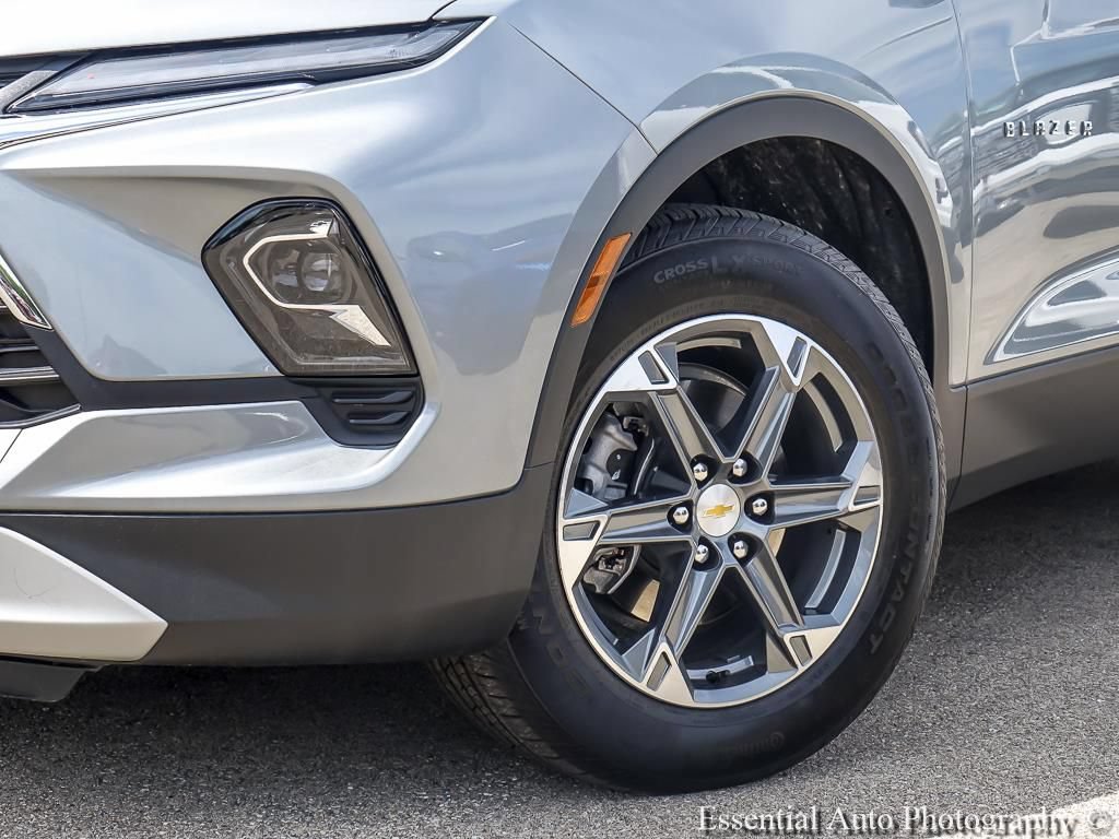 Used 2025 Chevrolet Blazer LT AWD/4WD image 5