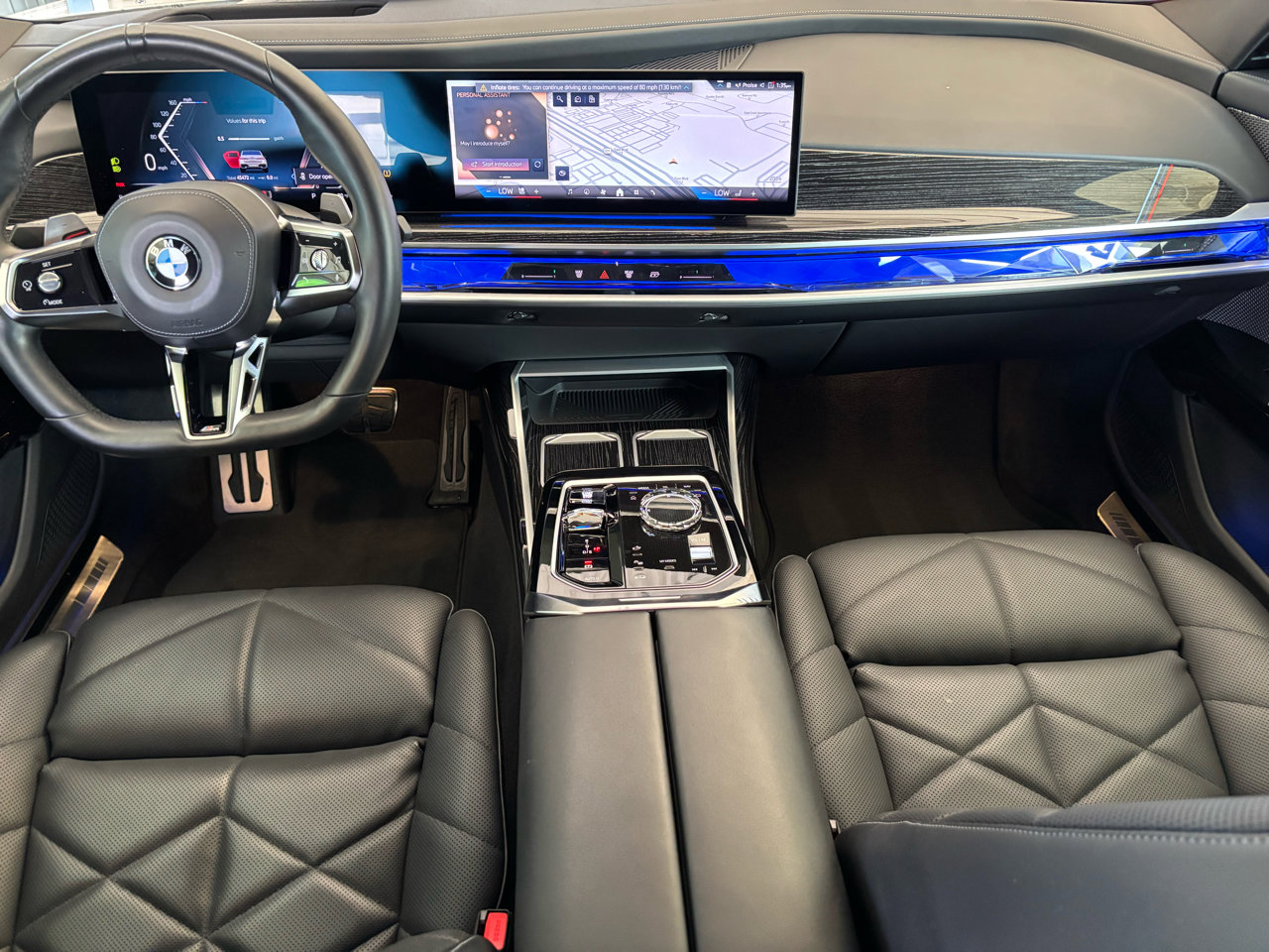 Used 2023 BMW 740i image 11