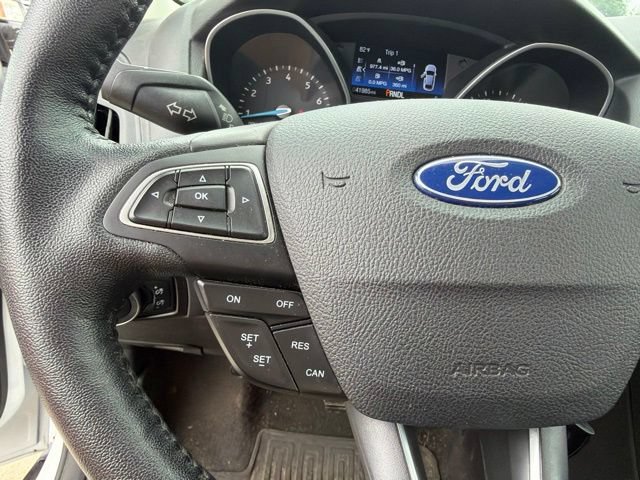Used 2015 Ford Focus SE w/ SE Cold Weather Package FWD image 22