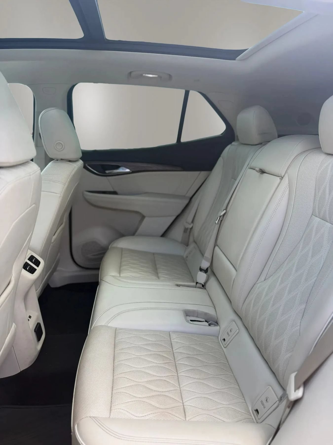 Used 2022 Buick Envision Avenir w/ Technology Package II AWD/4WD image 17