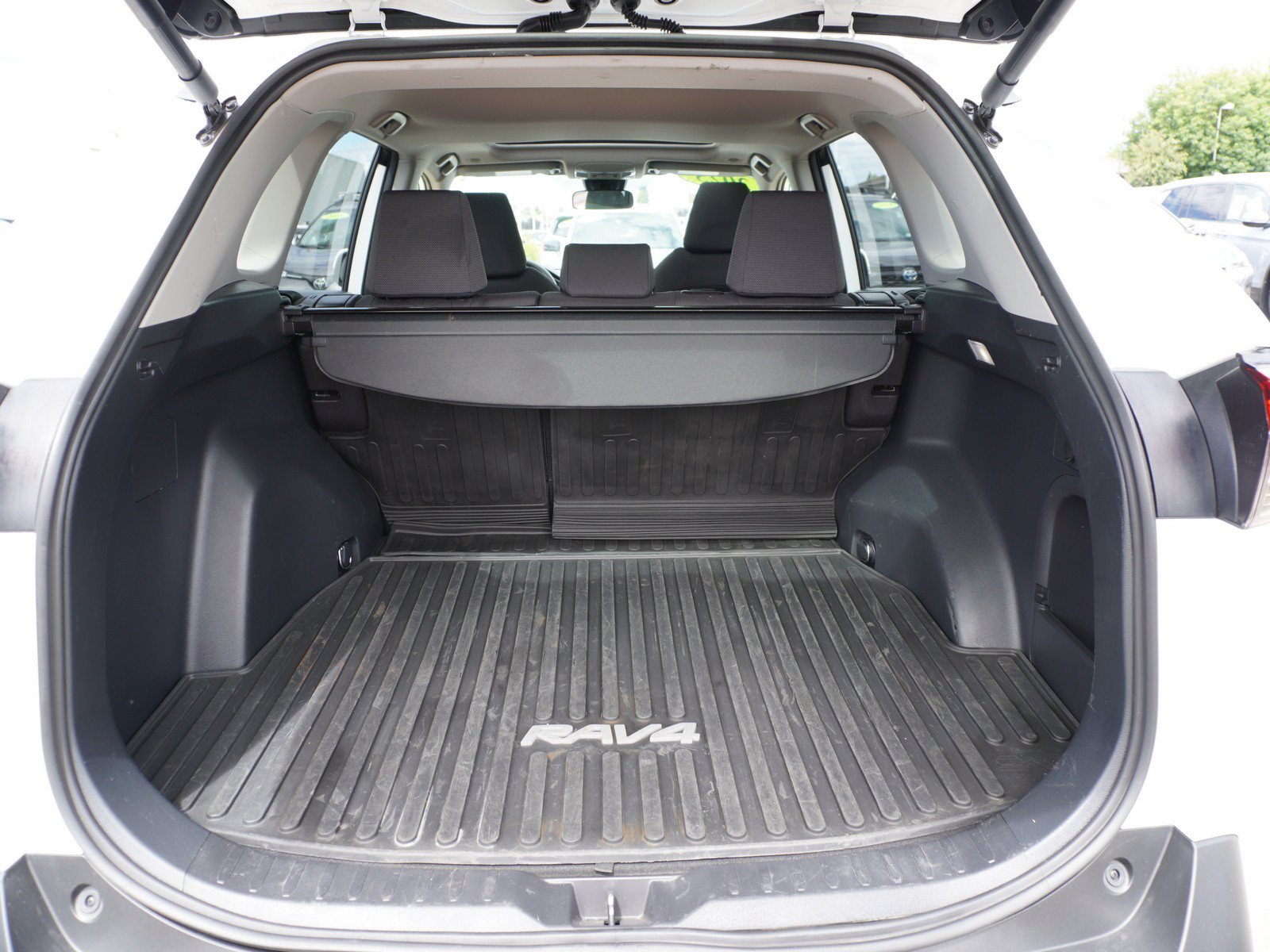 Used 2025 Toyota RAV4 XLE w/ Convenience Package AWD/4WD image 12