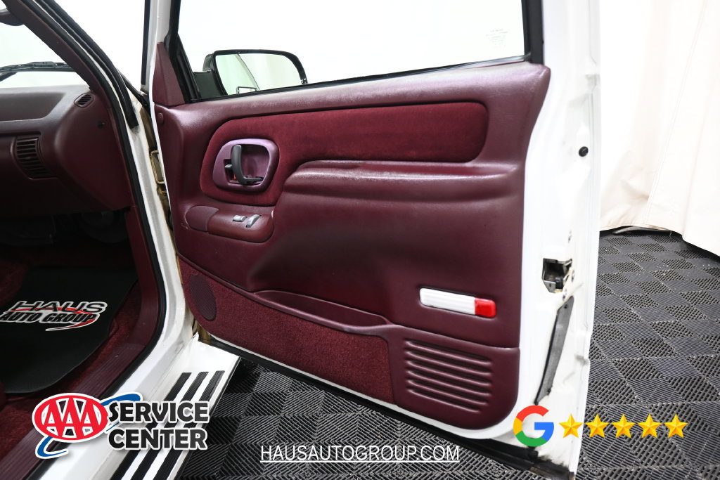 Used 1995 Chevrolet Tahoe 4WD image 16