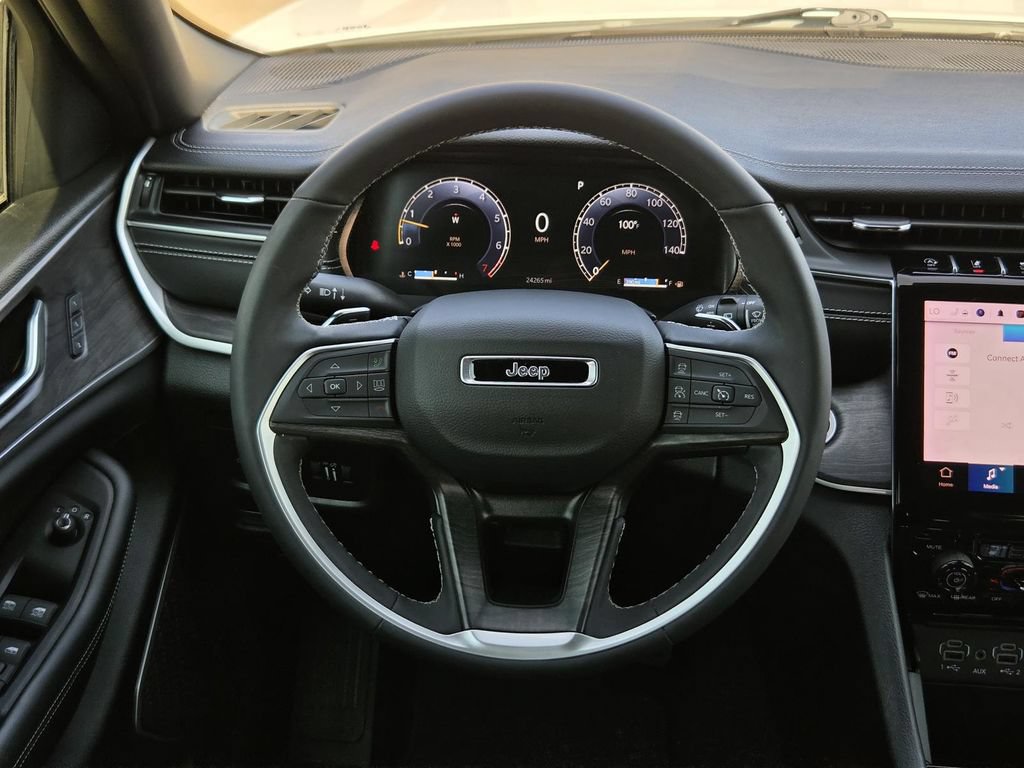 Used 2024 Jeep Grand Cherokee L Limited w/ Black Appearance Package RWD image 23