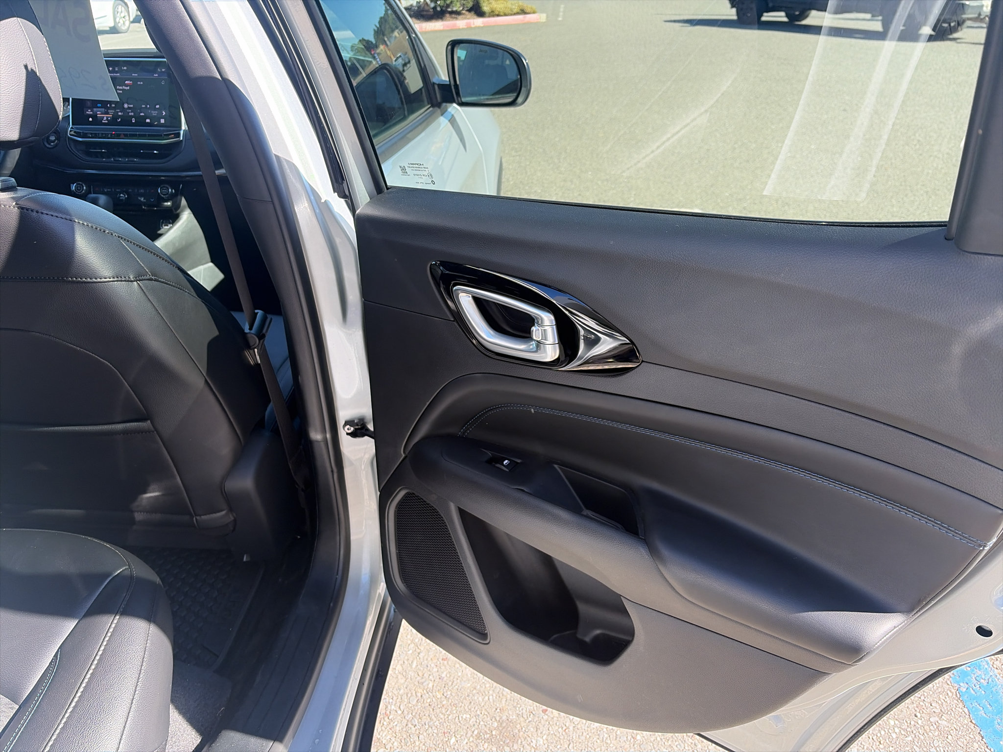 Used 2026 Jeep Compass Latitude AWD/4WD image 19