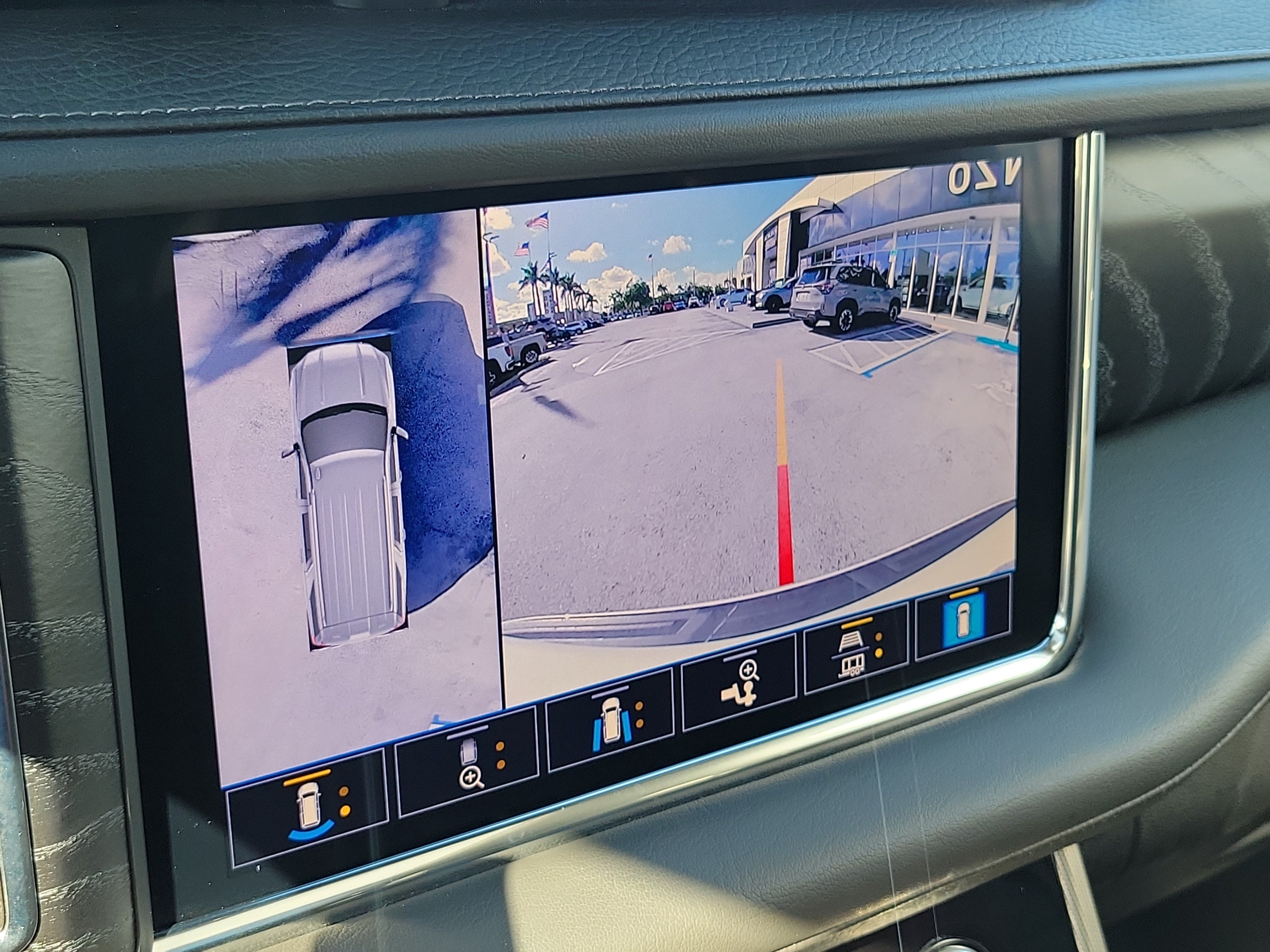 Used 2021 GMC Yukon XL Denali w/ Denali Premium Package RWD image 11