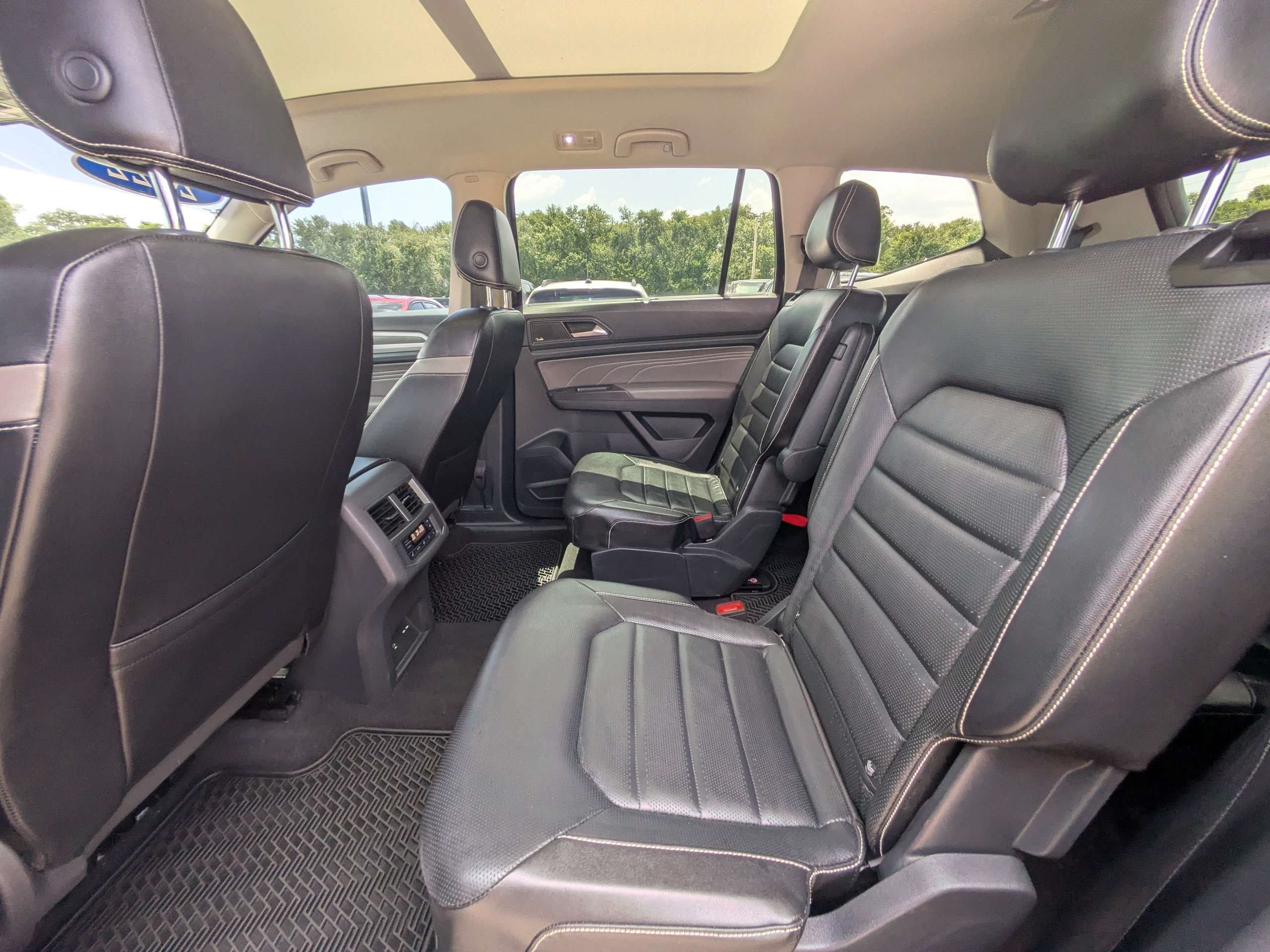 Used 2022 Volkswagen Atlas SEL Premium AWD/4WD image 17