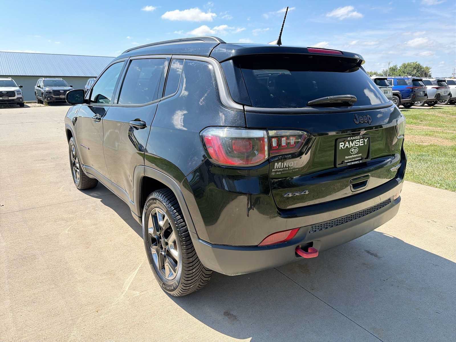 Used 2017 Jeep Compass Trailhawk w/ Leather Interior Group AWD/4WD image 4