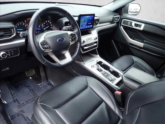 Used 2022 Ford Explorer XLT w/ Equipment Group 202A AWD/4WD image 11
