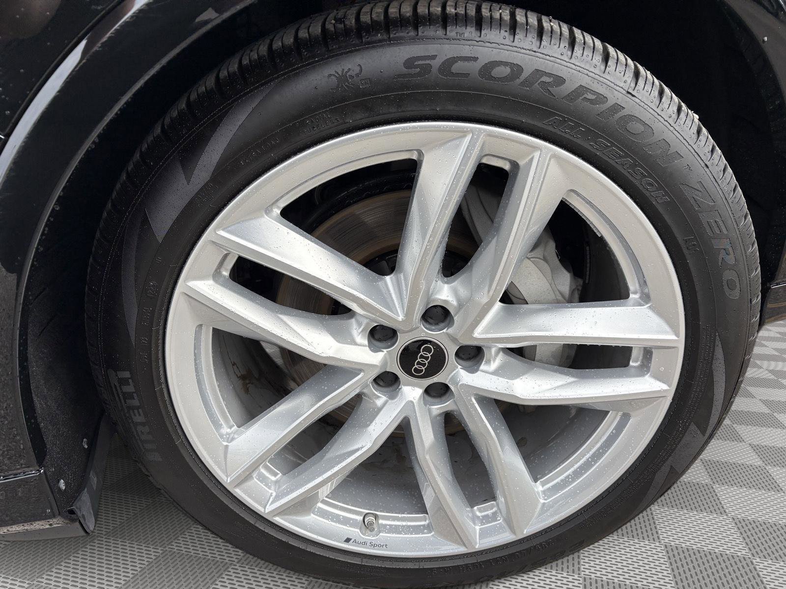 Certified 2025 Audi Q7 3.0T Premium Plus AWD/4WD image 9