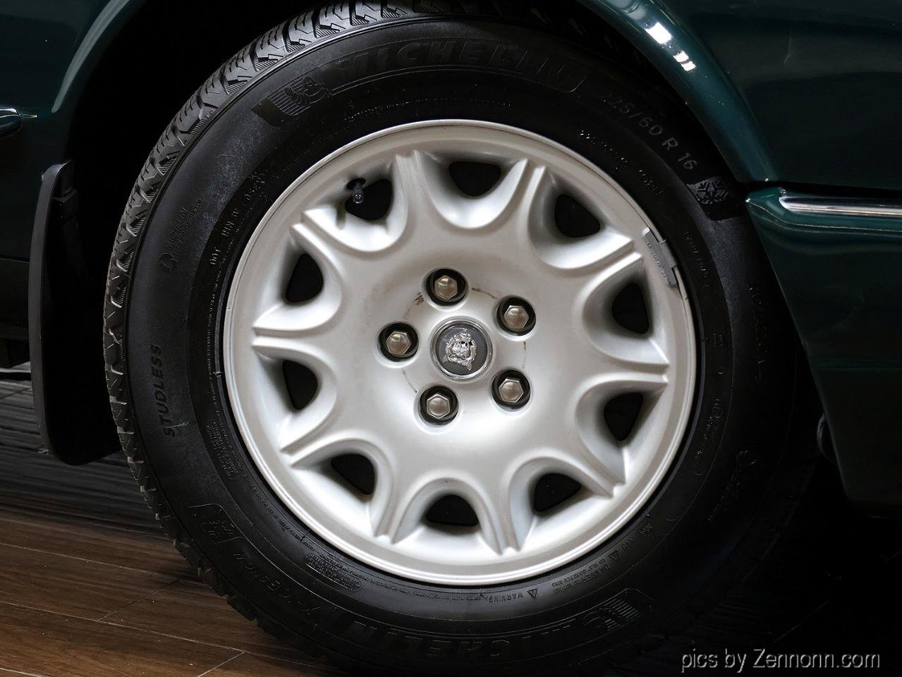Used 1999 Jaguar XJ8 RWD image 4