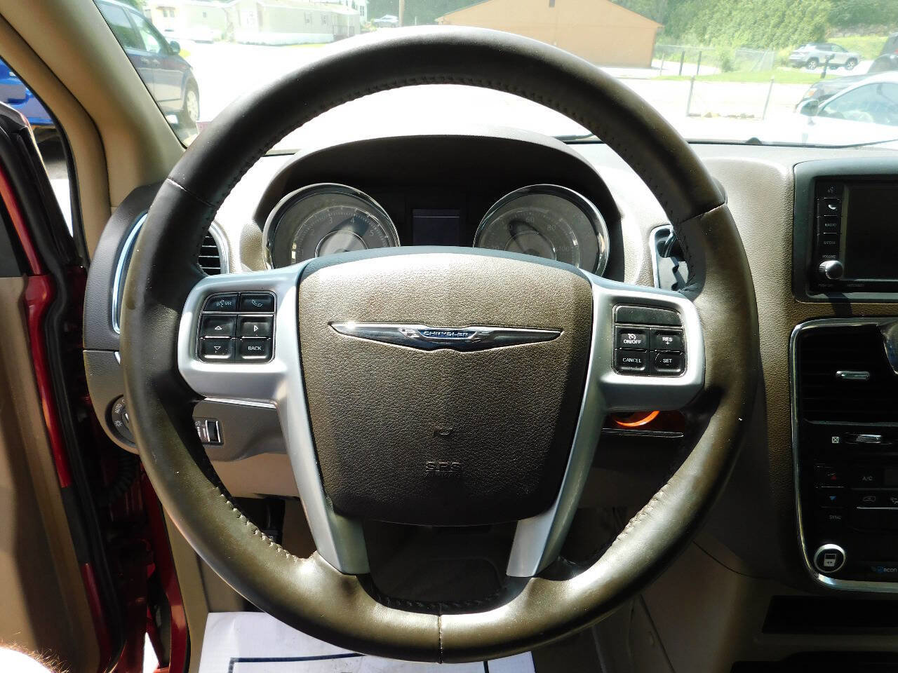 Used 2013 Chrysler Town & Country Touring image 26