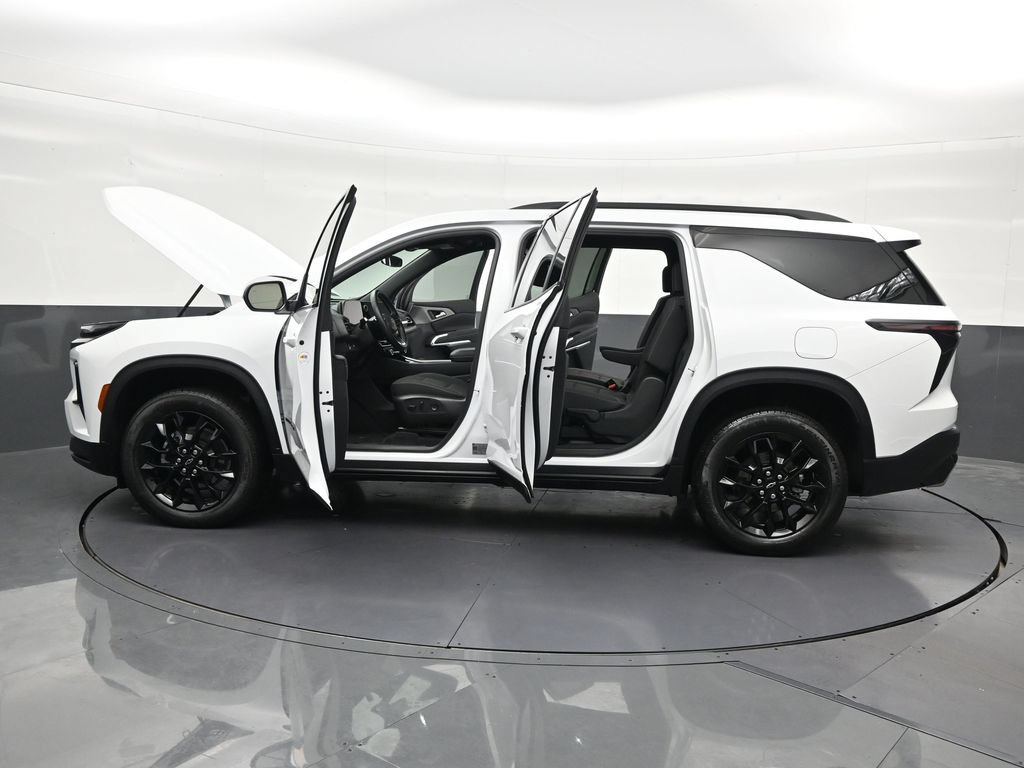 Used 2025 Chevrolet Traverse LT w/ Midnight/Sport Edition FWD image 35