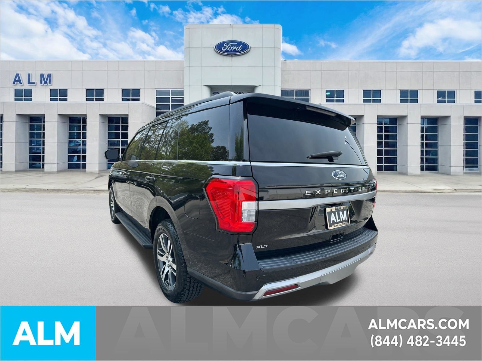 Used 2024 Ford Expedition XLT image 5