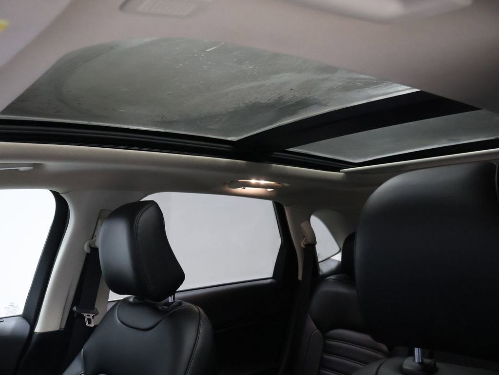 Used 2022 Ford Edge SEL w/ Convenience Package image 11