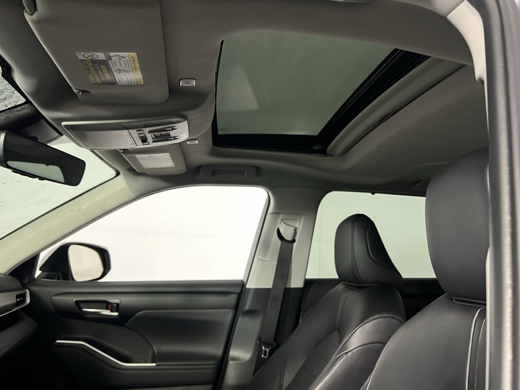 Used 2025 Toyota Highlander XLE image 21