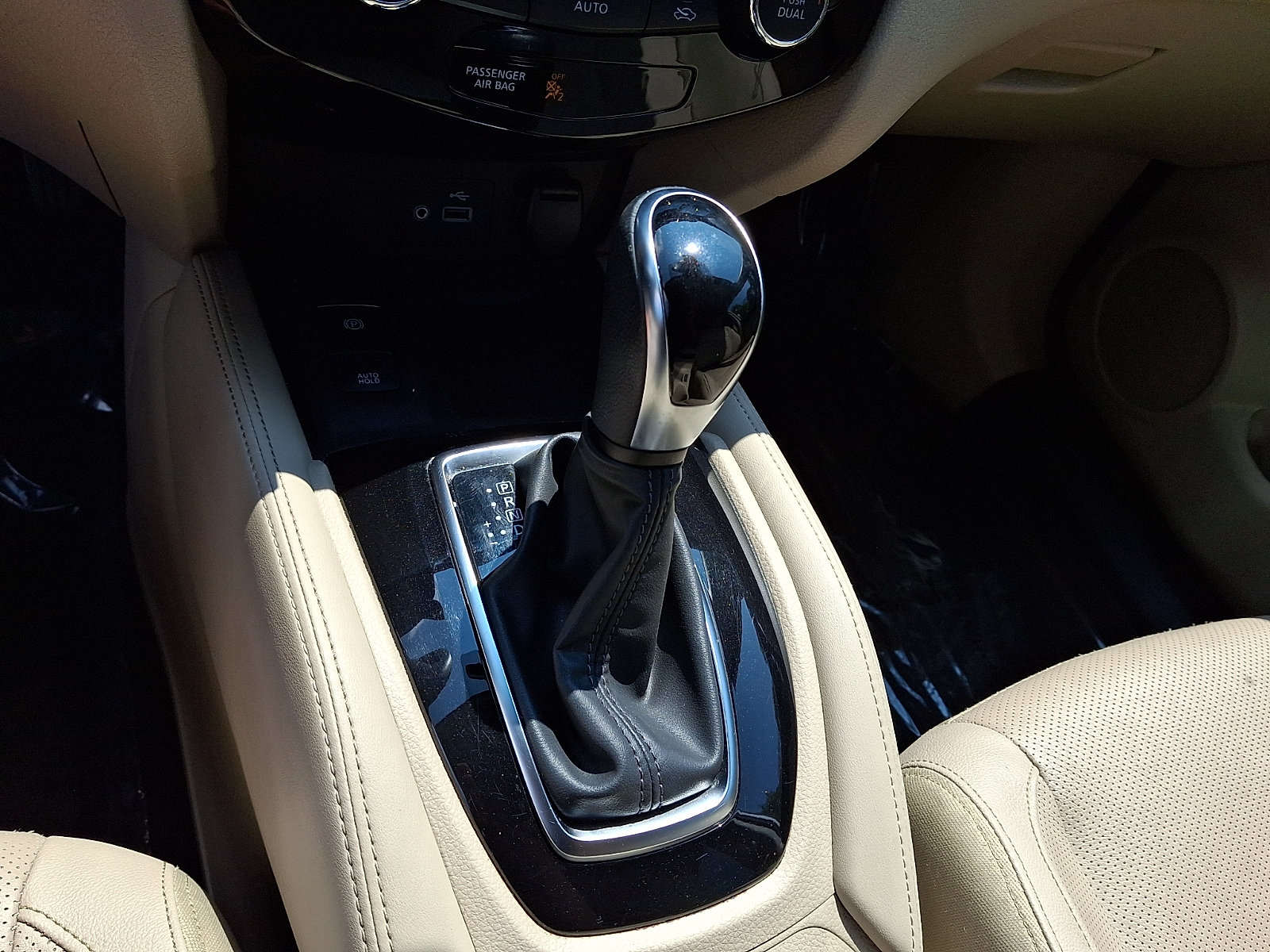 Used 2020 Nissan Rogue SL AWD/4WD image 14