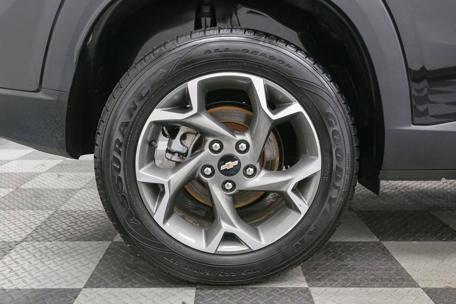 Used 2025 Chevrolet Trax LT FWD image 15