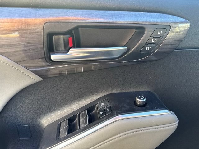 Used 2022 Toyota Highlander Limited AWD/4WD image 14