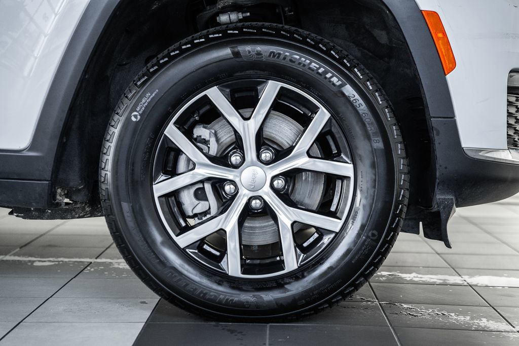 Used 2024 Jeep Grand Cherokee L Limited image 23