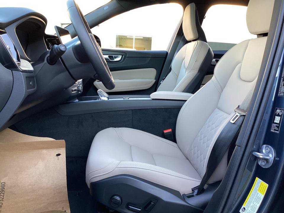New 2027 Volvo XC60 B5 Plus AWD/4WD image 30