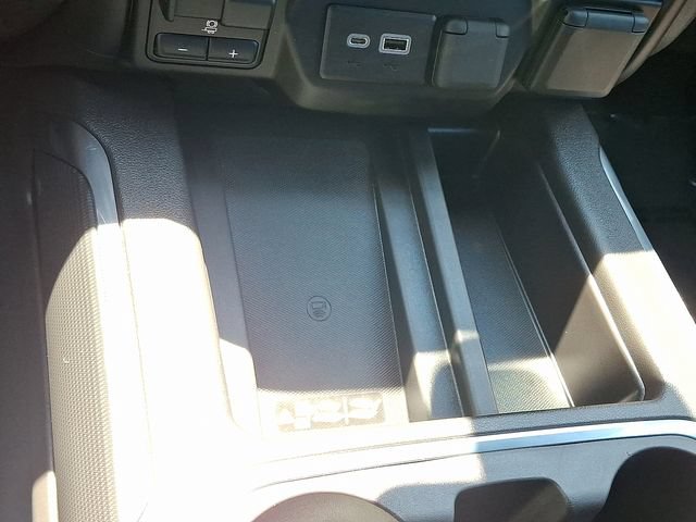 Used 2022 GMC Sierra 1500 AT4 w/ AT4 Premium Package AWD/4WD image 19