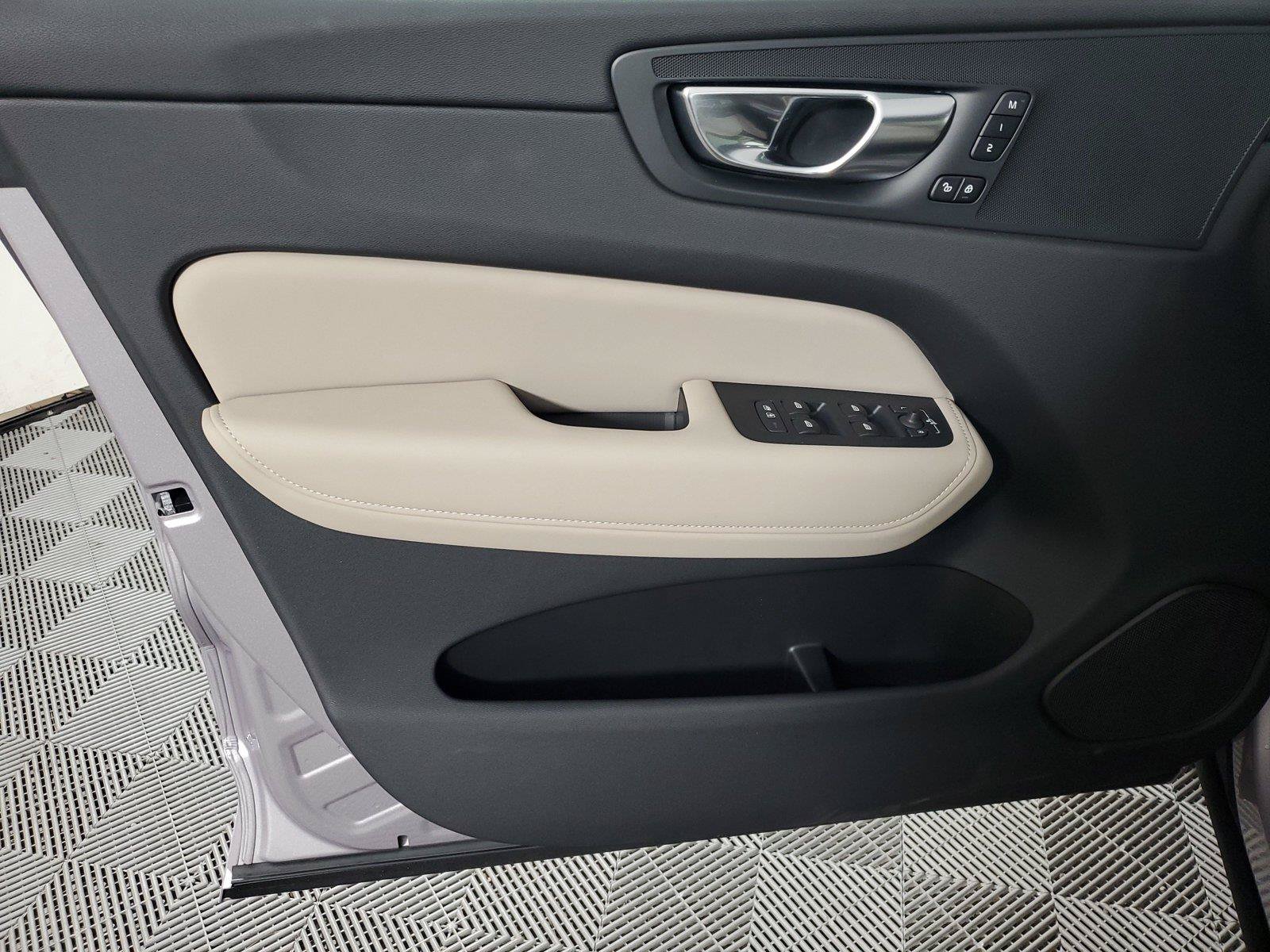 New 2027 Volvo XC60 B5 Core AWD/4WD image 19
