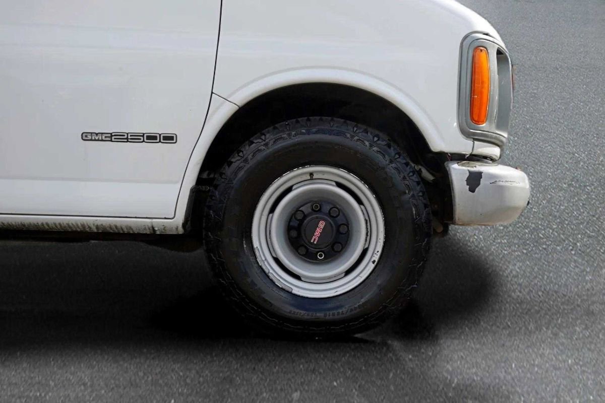 Used 1997 GMC Savana 2500 image 11