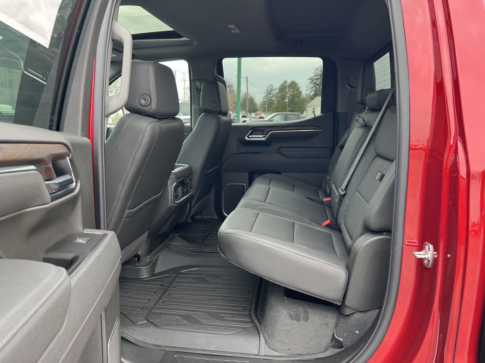 New 2026 GMC Sierra 1500 SLT image 44